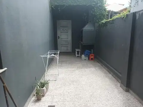 OLIVOS: Casa en venta de 2 dormitorios para actualizar