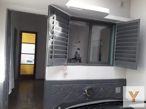 Casa en alquiler - 1 Dormitorio 1 Baño - Cochera - 180Mts2 - La Plata