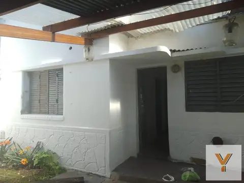 Casa 2 ambientes con 1 baño