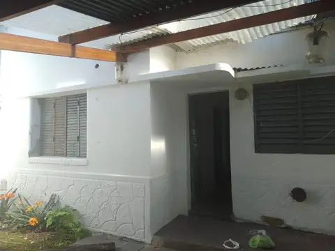 Casa 2 ambientes con 1 baño