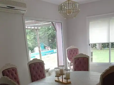Casa 4 ambientes con 2 baños