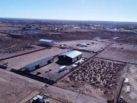 Alquiler base industrial con galpones