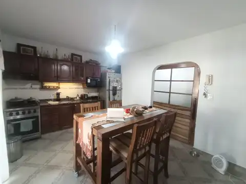 Casa 4 ambientes con 1 baño