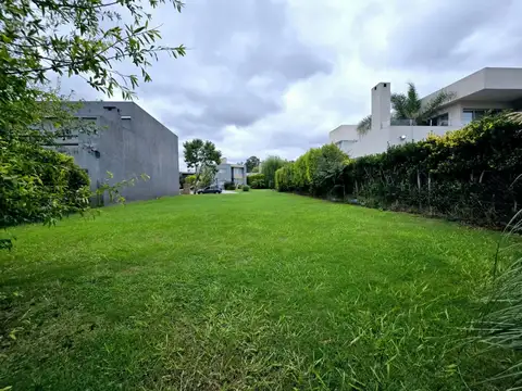 Terreno en Venta en Los Olivares, USD 120.000