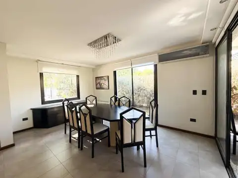 Casa 5 ambientes con 3 baños