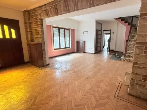 Casa 5 ambientes con 2 baños