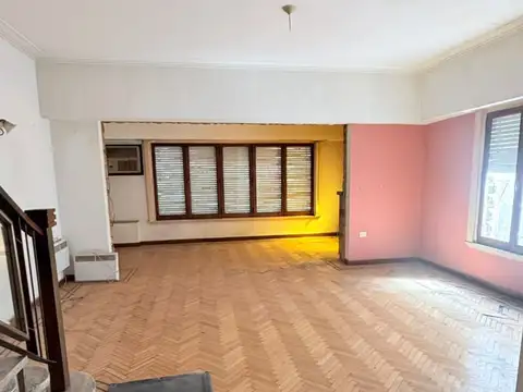 CASA 5 AMB. C/ COCHERA -APTO USO COMERCIAL-