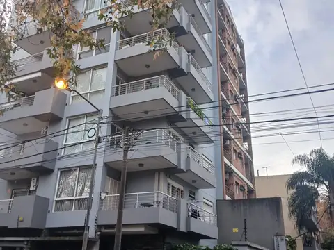 Hermoso semipiso 2 ambientes, con dos balcones a 300 mts. de la Plaza San Martin