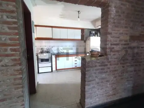 Casa 5 ambientes con 1 baño