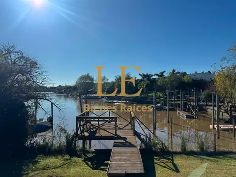 Casa en Venta con 6 cocheras