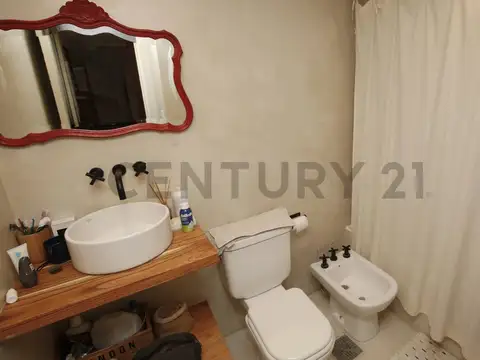 PH EN VENTA EN LA PLATA DE CUATRO DORMITORIOS