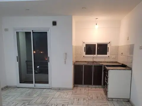 DEPARTAMENTO DE 2 AMBIENTES CON BALCÓN -36M2  MUY BUENA UBICACIÓN!
