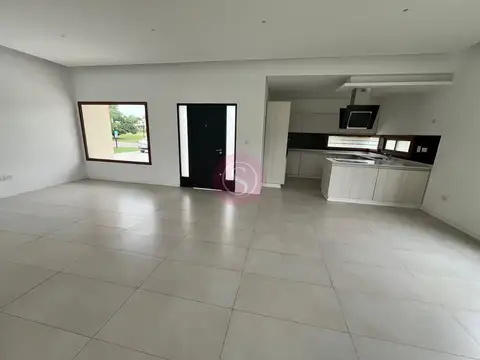 Casa en Venta en Los Alcanfores, USD 230.000