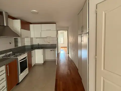 Departamento en Alquiler en Parque Chacabuco, $ 700.000