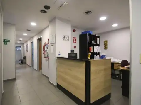 Edificio en lote propio, Laboratorio, Clínica, Consultorio
