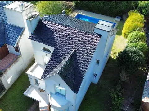 Casa 5 ambientes con 3 baños