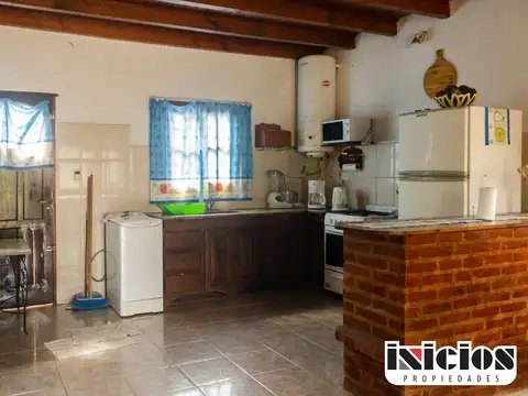 Casa 4 ambientes con 2 baños
