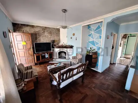 Casa 4 ambientes con 2 baños