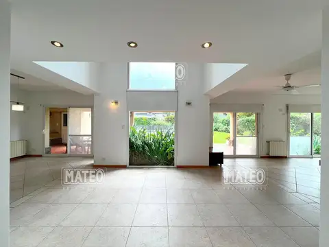 Casa 4 ambientes con 4 baños