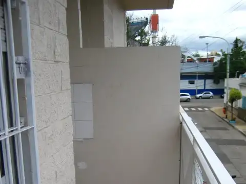 2 amb al frente con balcon