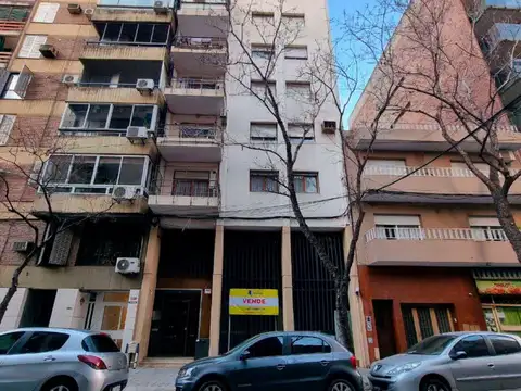 RETASADO LOCAL/OFICINA DE 430 m2 (815 US$/m2) US$ 350.000, A LA CALLE IDEAL INSTITUCIONES, COWORKING