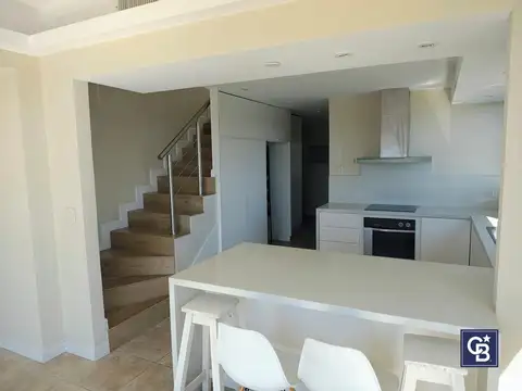 Depto Tipo Casa 5 ambientes con 2 baños