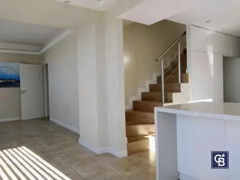 Depto Tipo Casa en Venta con 2 cocheras