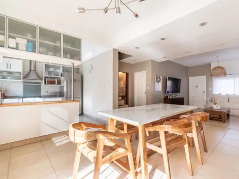 Depto Tipo Casa 5 ambientes con 4 baños