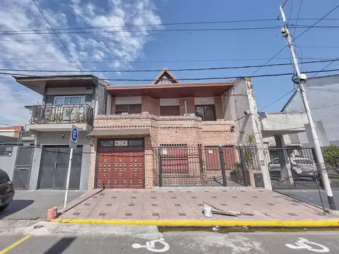 Venta casa 5 ambientes con pileta climatizada