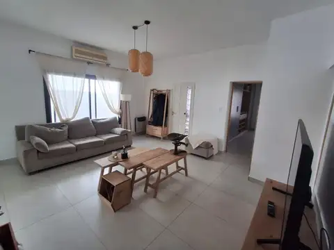 Depto Tipo Casa en Venta en Victoria Barrio Centro, USD 245.000