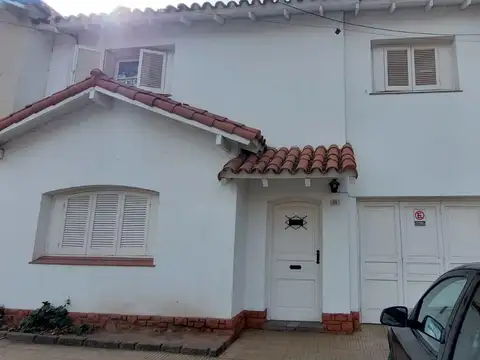HERMOSA CASA EN HONORIO BARRAQUERO A METROS DE AV. SAN MARTIN