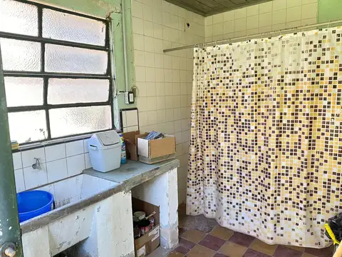 ¡Magnífico terreno en venta con garaje en Salvador María, sobre calle 5!