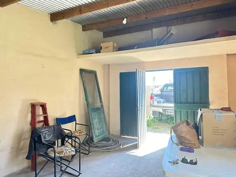 Terreno en Salvador Maria, Lobos, con garaje