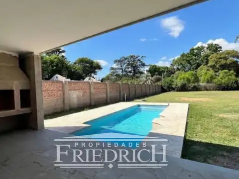 Casa 5 ambientes con 4 baños