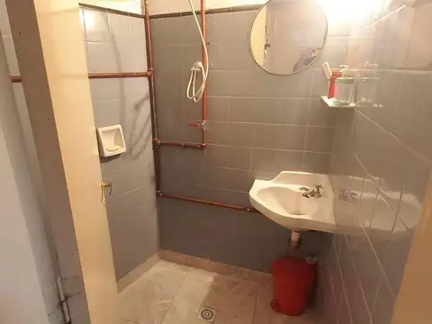 Casa 9 ambientes con 1 baño