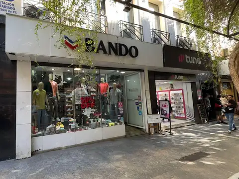 Local en alquiler en la esquina de San Martín y 9 de Julio