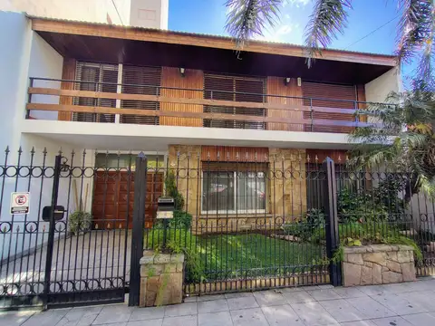 Casa 6 ambientes con 3 baños