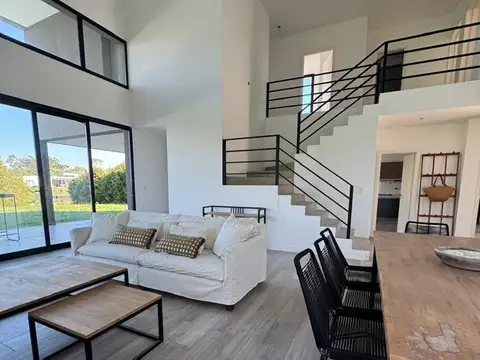 Casa en Venta con 1 cochera