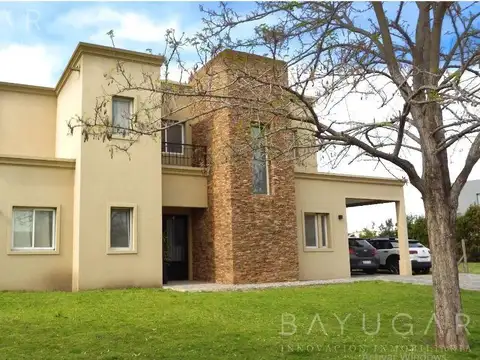 Venta - Casa con Vista a Laguna en Barrio El Cantón Norte - Escobar