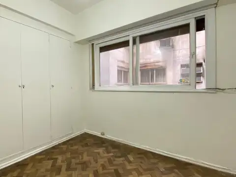 Departamento 2 ambientes, contrafrente, balcon frances.