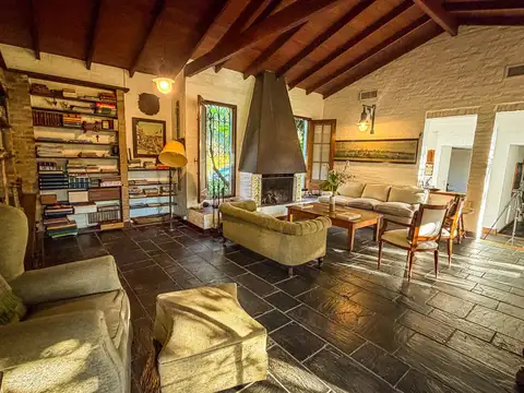 Casa en Venta con 6 cocheras