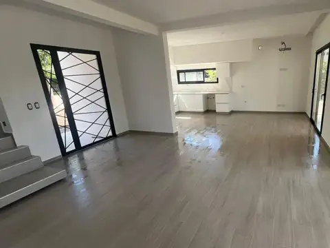 Casa 5 ambientes con 3 baños