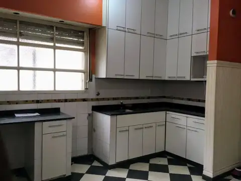 Depto Tipo Casa 4 ambientes con 2 baños