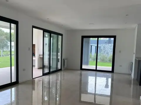 Casa en Venta en Club Miralagos, USD 240.000