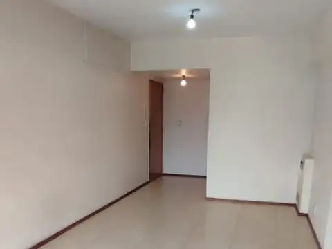 Alquiler  Departamento 3 AMBIENTES en el Centro de Caseros