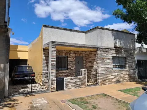 CASA, actualizada, cochera, parque.