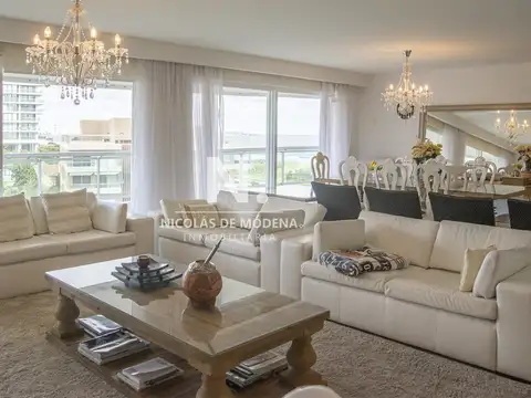 Departamento en Venta de 4 dormitorios