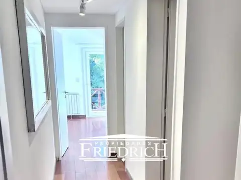 Casa en Alquiler con 3 cocheras