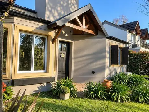 Casa en Alquiler con 3 cocheras
