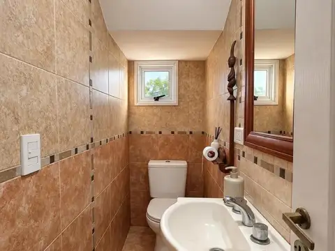 Casa 4 ambientes con 3 baños
